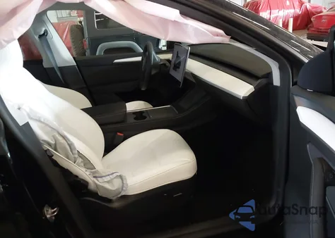 2024 Tesla Model Y Long Range Dual Motor All-Wheel Drive/Rwd z USA, uszkodzony, nr VIN 7SAYGDED6RF155994